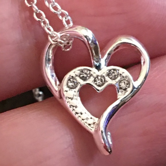Ladies valentine silver plated heart pendant on chain NIB - Picture 5 of 9